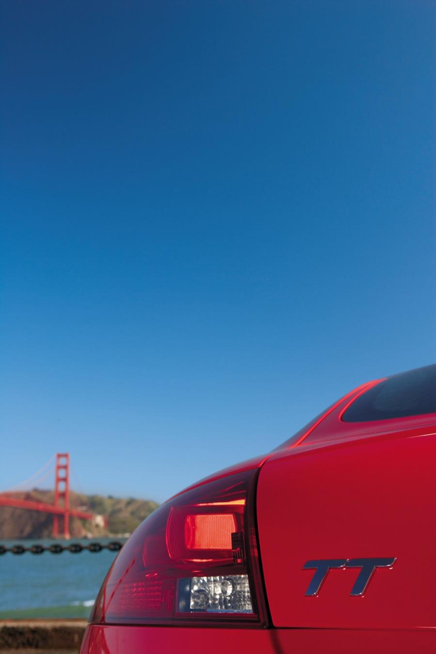 Логотип Audi TT S-Line Coupe (8J) 2007 года  (фото 12 из 30)